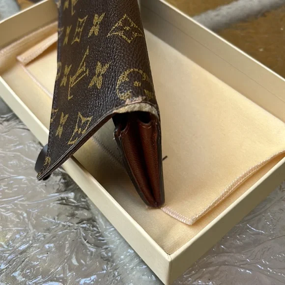Authentic Louis Vuitton Monogram Bi Fold Wallet